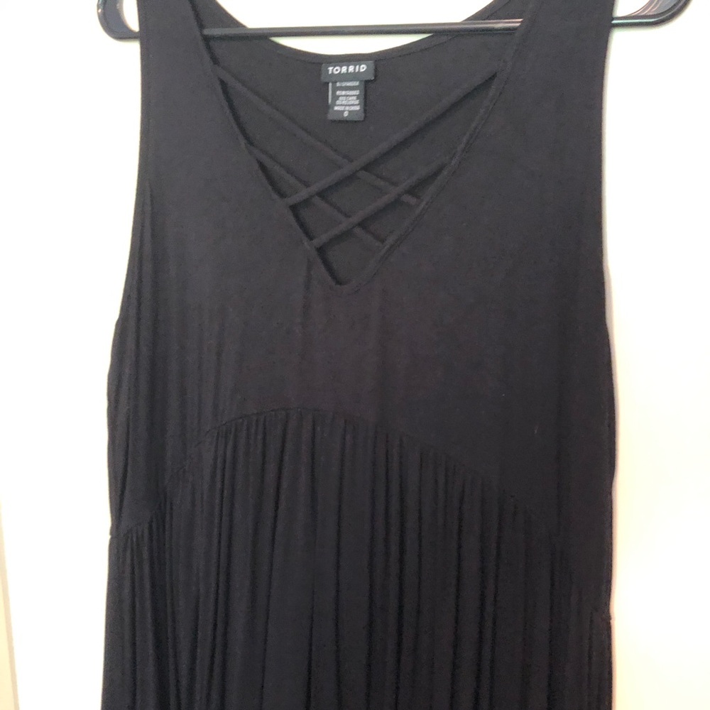 🌟 Torrid Criss-Cross tank